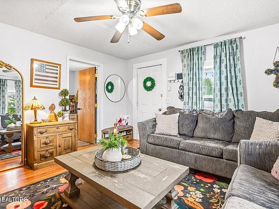 5th image of 502 S 12th St