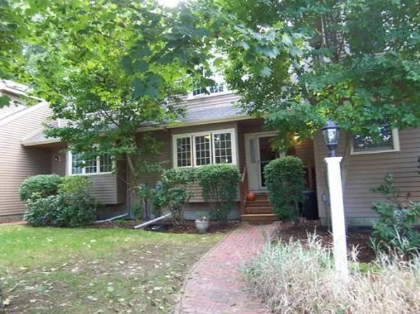 3 Rosewood Ln, Hopkinton, MA 01748