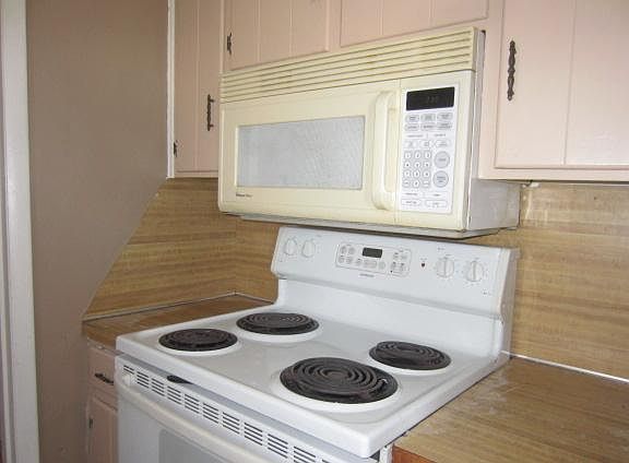 other side of the kitchen