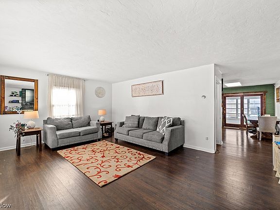 3rd image of 1028 Foster Ave