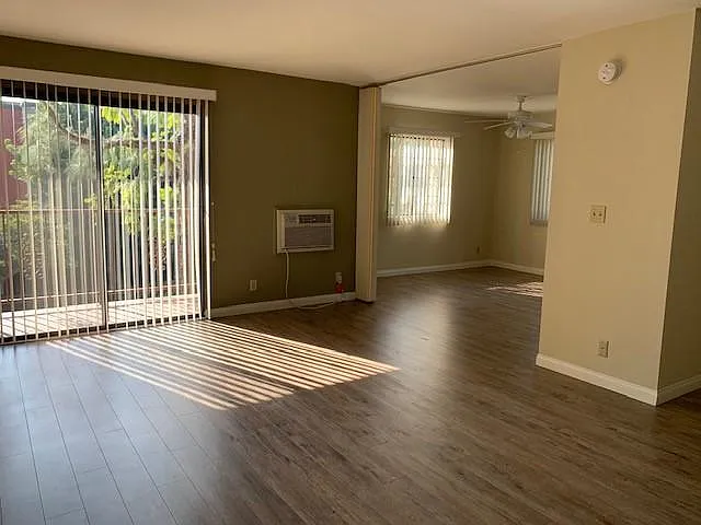 Burbank 300 E. Tujunga - 2-Room Studios — Photo 2