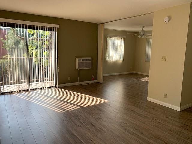 LARGE Studio with Partition
