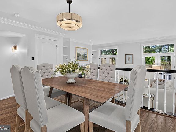 4th image of 4016 Chancery Ct NW