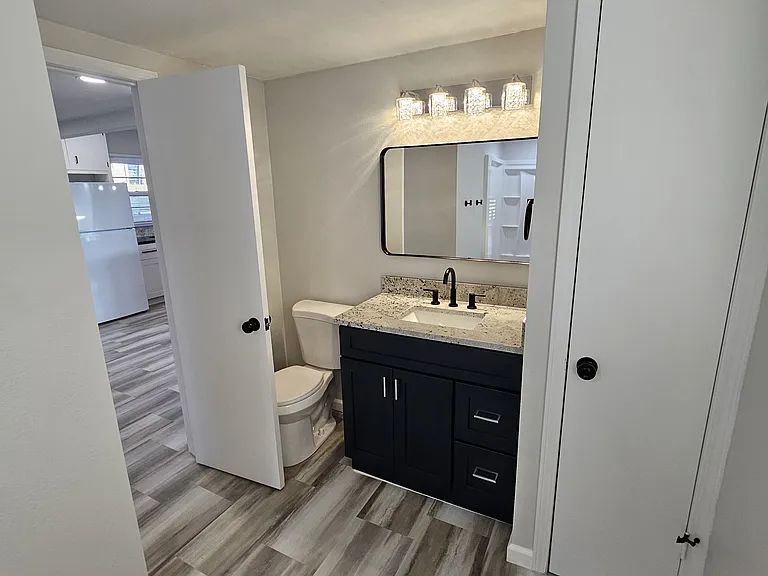 1310 S River St — Photo 24