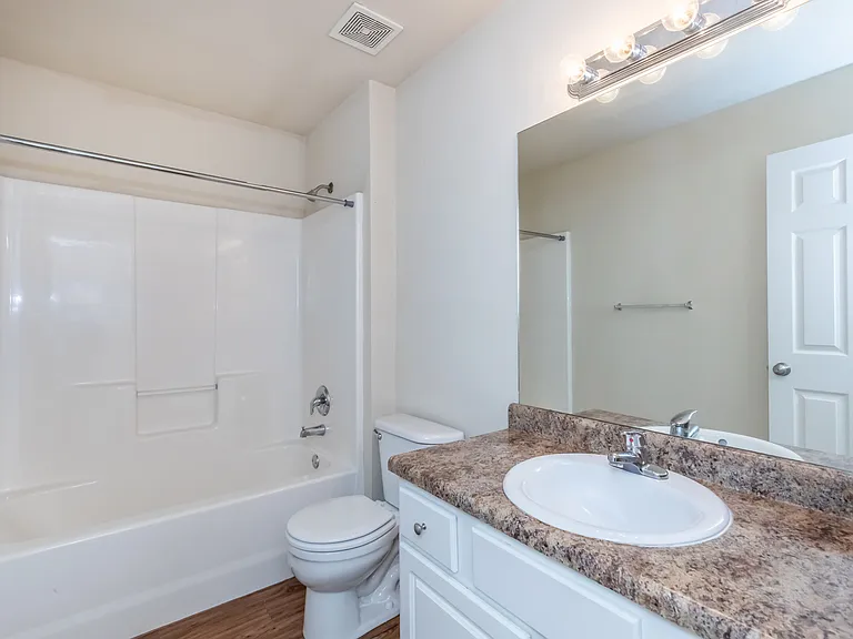 Marion Park Apartments Studio Bath