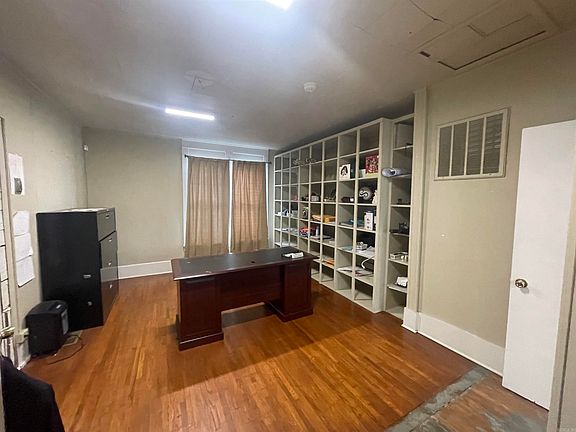 5th image of 134 Greenwood Ave