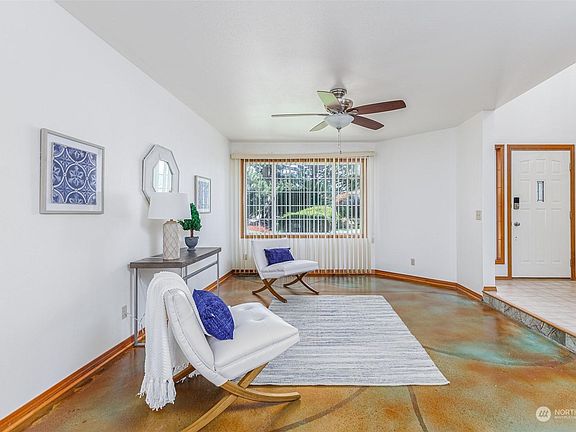 2nd image of 2457 Westmoreland Dr