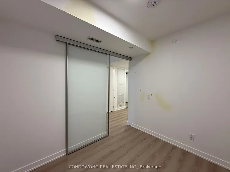 100 Queen St E #1812 — Photo 8