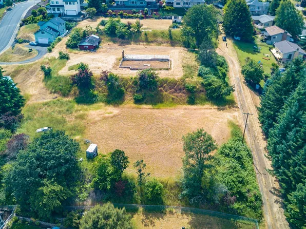 2240 NW Merle Ave, Roseburg, OR 97471