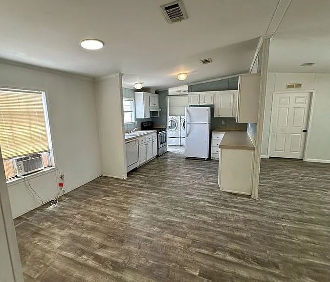 11832 Leeward Pl — Photo 6