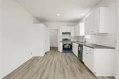 7926 Hudson St — Photo 8