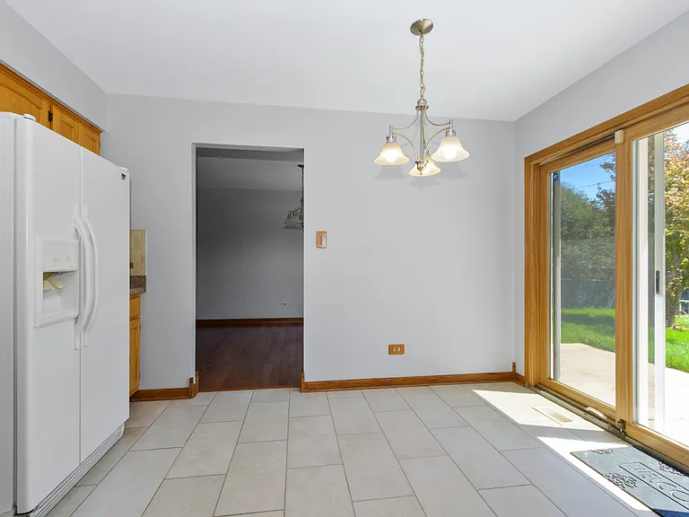 7745 Woodstock Dr — Photo 8