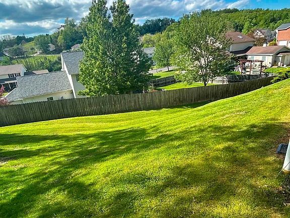 5th image of 1002 Sherwood Cir