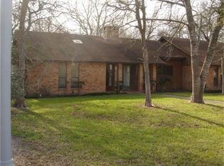 1575 Bell Oaks Dr, Bellville, TX 77418