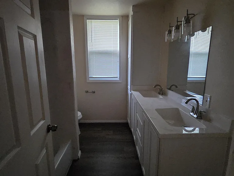1104 Sherman St — Photo 12