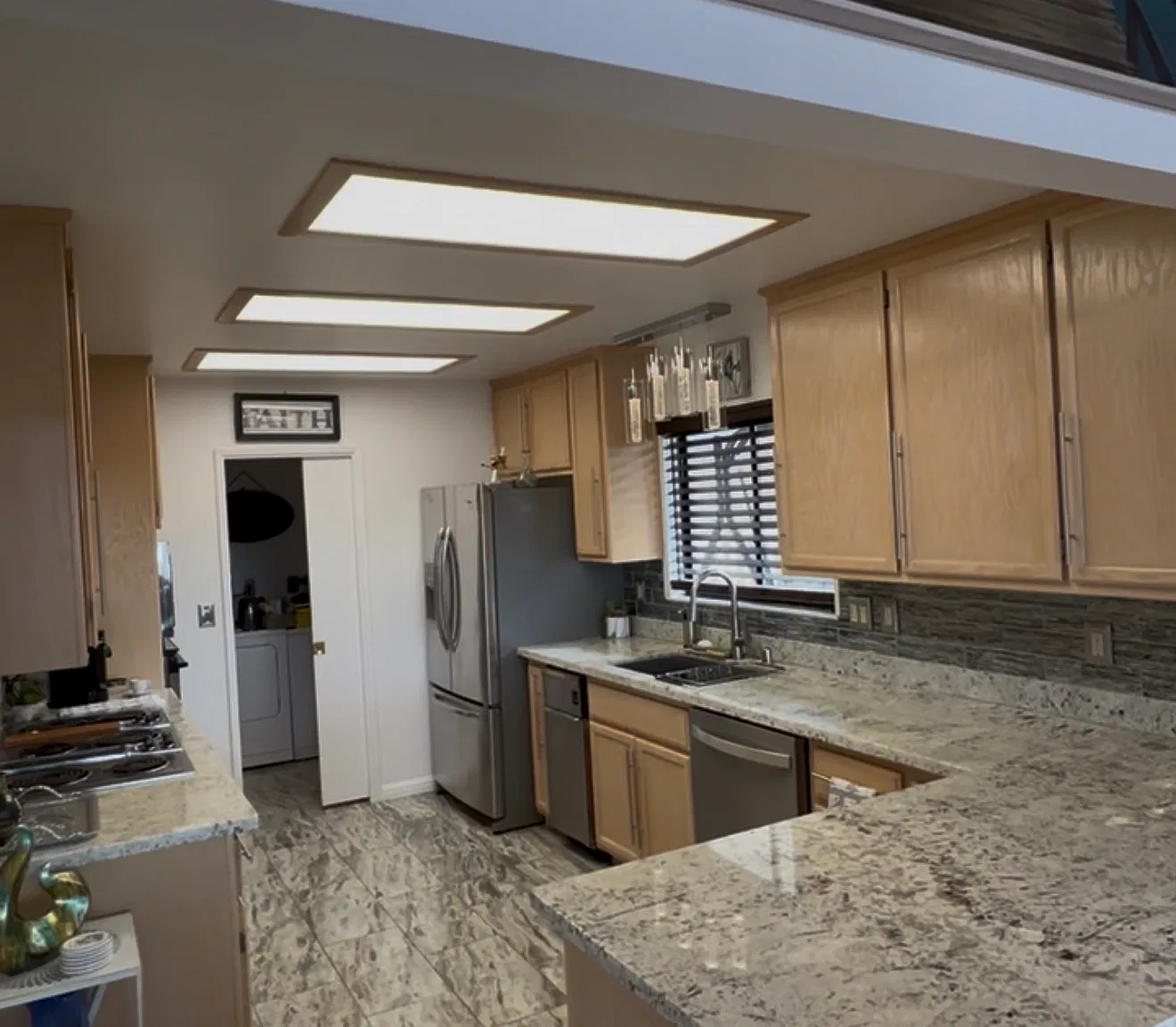 4 bed, 2392 sqft, $2,995 — Photo 4