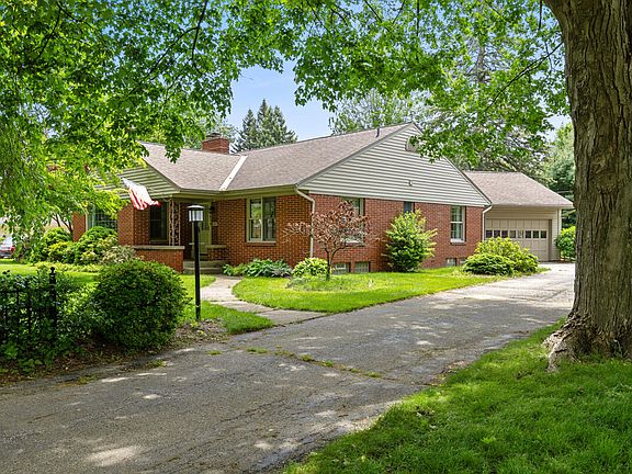 3rd image of 1834 Markwood Ln NW