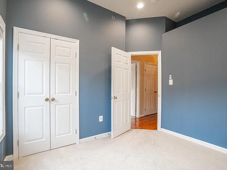437 Clayton Ln — Photo 20