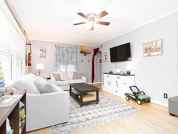 5th image of 1222 Castlewood Pl
