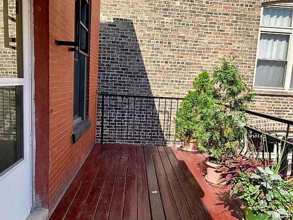 5th image of 1340 N Claremont Ave