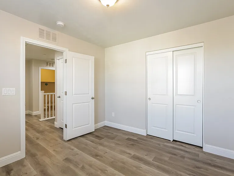 10115 Mayflower Bay Ave — Photo 15