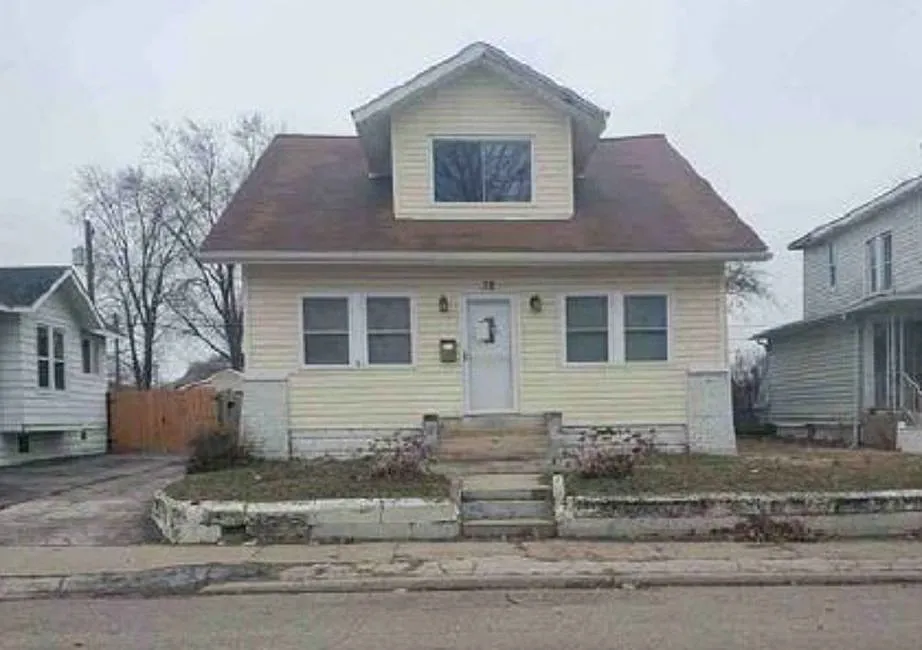 75 Eckhard Ave photo 1