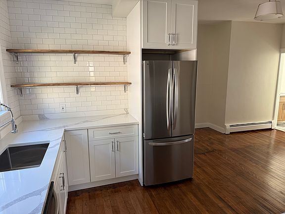 2nd image of 121 Duke St APT 2