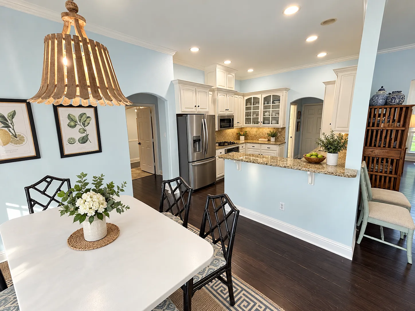 4 bed, 2495 sqft, $4,200 — Photo 3
