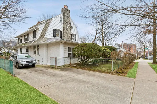 Sold by Prime Realty | media 29