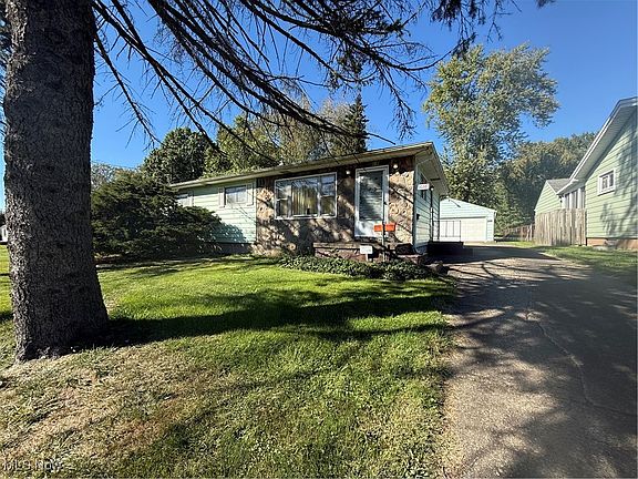 3rd image of 1028 Burlington St