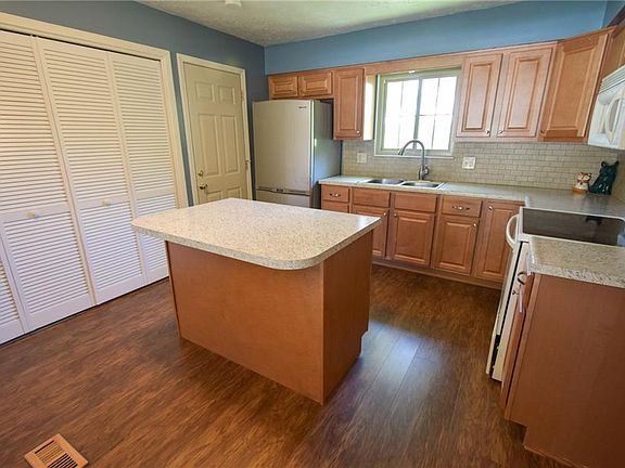 4th image of 6937 Summerfield Dr N