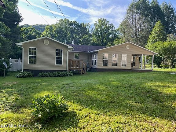 3rd image of 304 Shoreline Cir