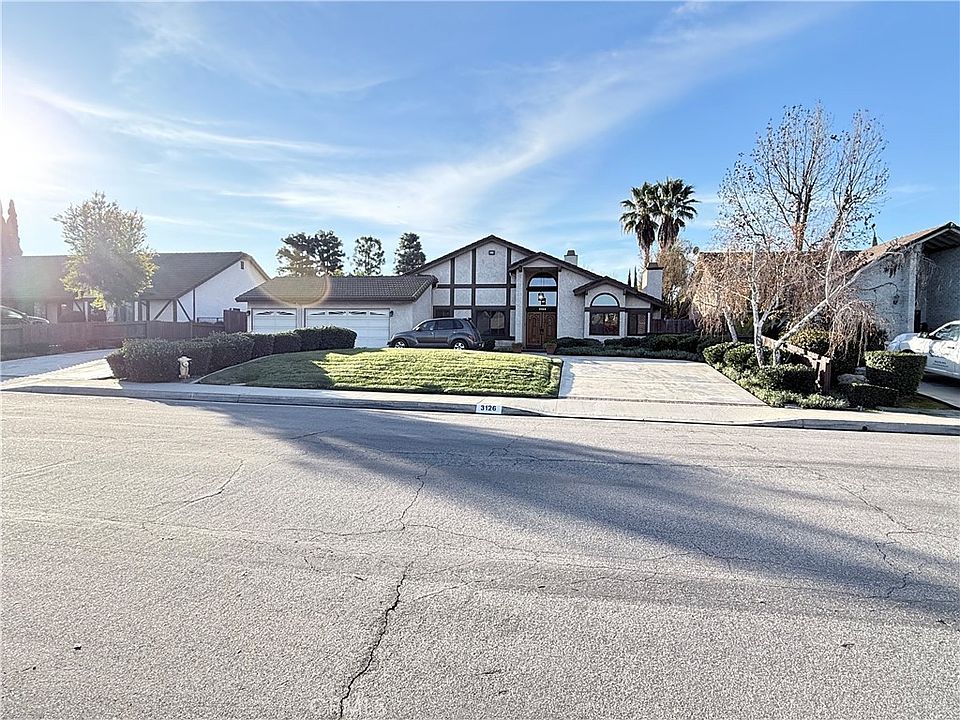 1st image of 3126 E Oak Knoll Dr
