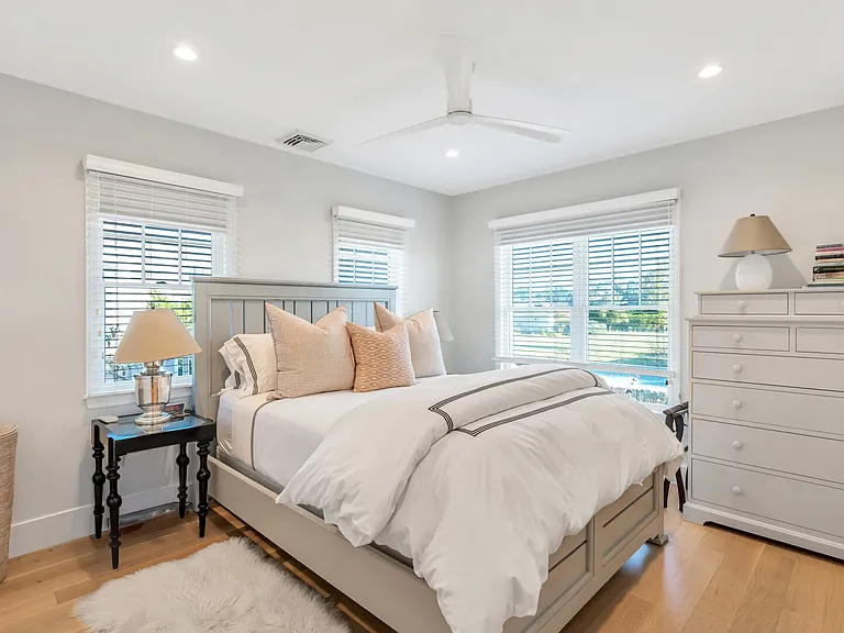 125 Dune Rd — Photo 40