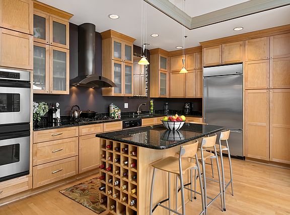 4th image of 525 W Superior St APT 706