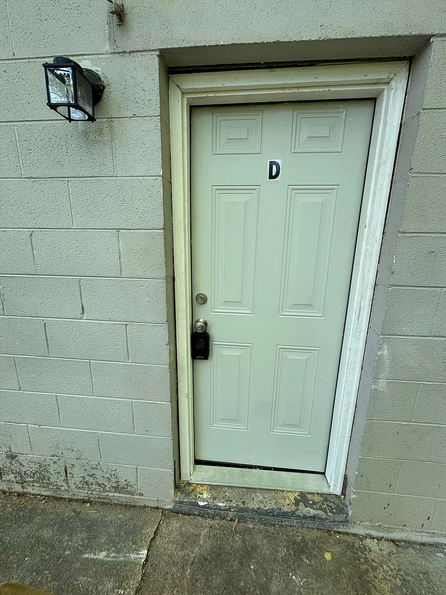 Building Photo - 500 Clearview Dr #D