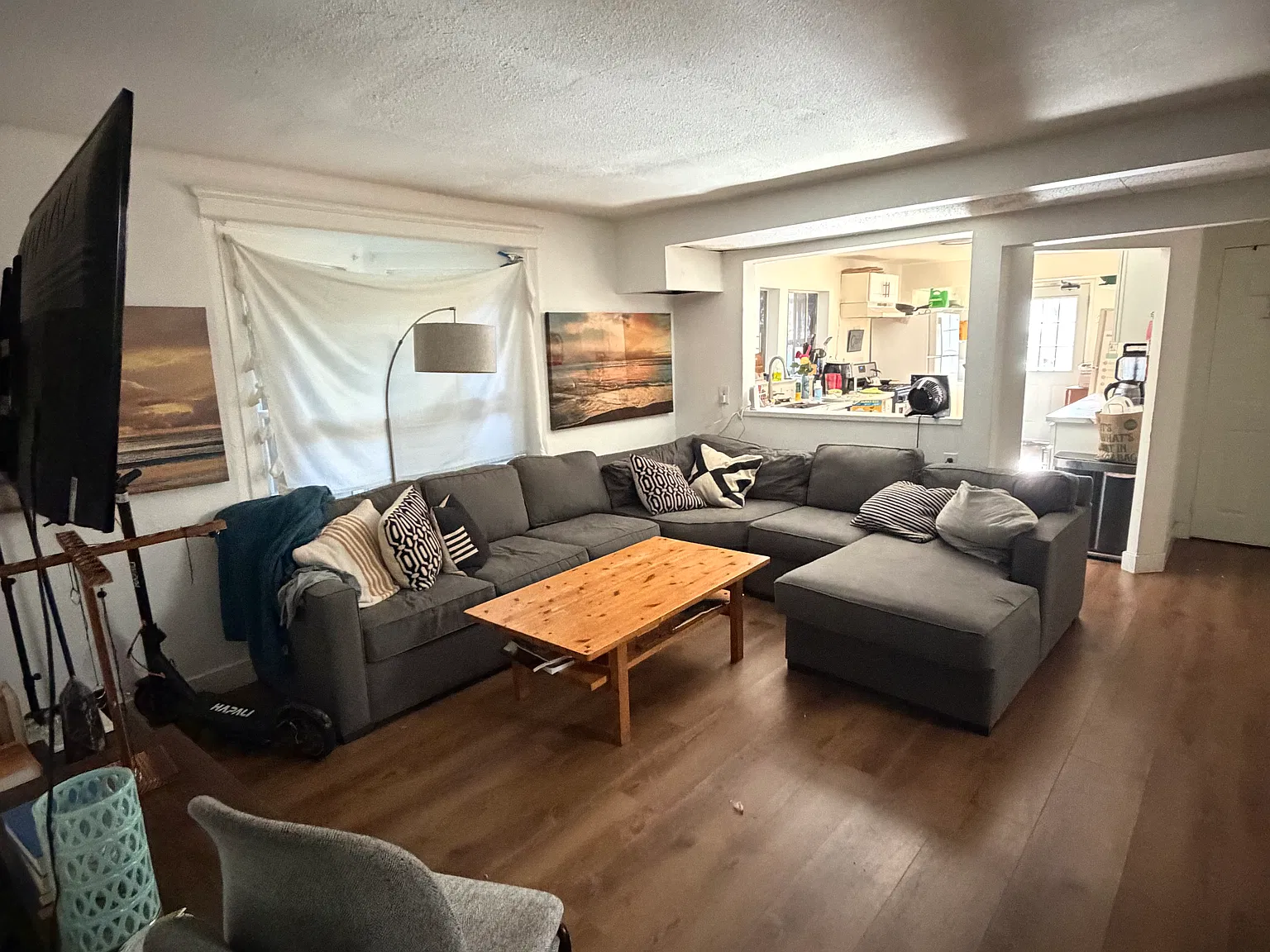 1 bed, 2068 sqft, $1,300 — Photo 2