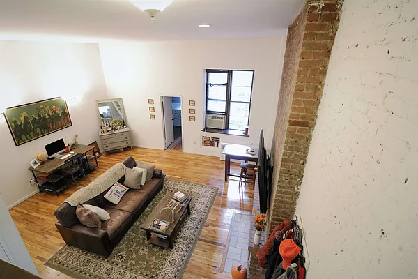 Rented by Joe Gotham LTD | media 43