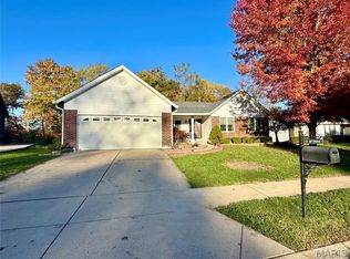 203 Nottingham Ct, Fairview Heights, IL 62208