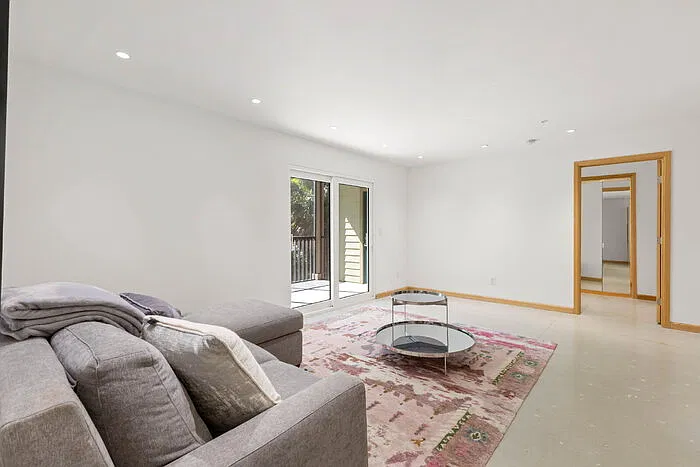 3 bed, 2.0 bath, 1015 sqft, $2,450 — Photo 4