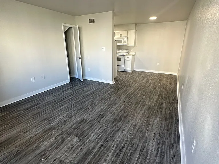 Regency Point Luxury Apartments — Photo 105