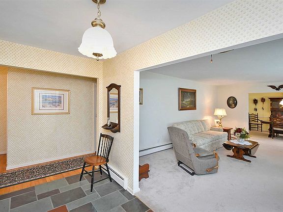 4th image of 11 Landview Dr