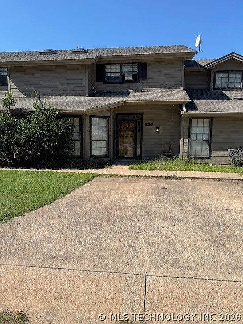 1st image of 4 Lakeview Dr