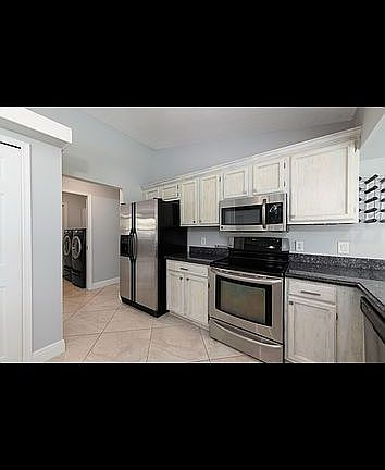 5th image of 1437 SW 24th Ln