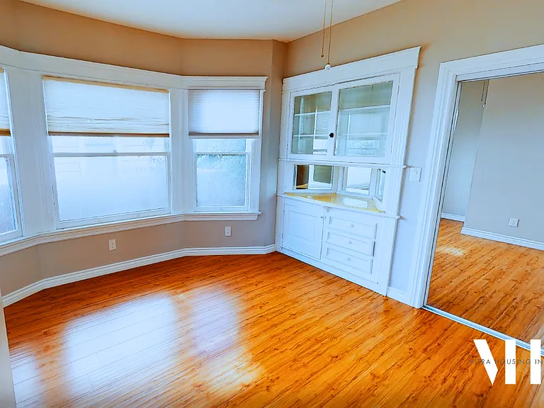 2350 Portland St — Photo 5