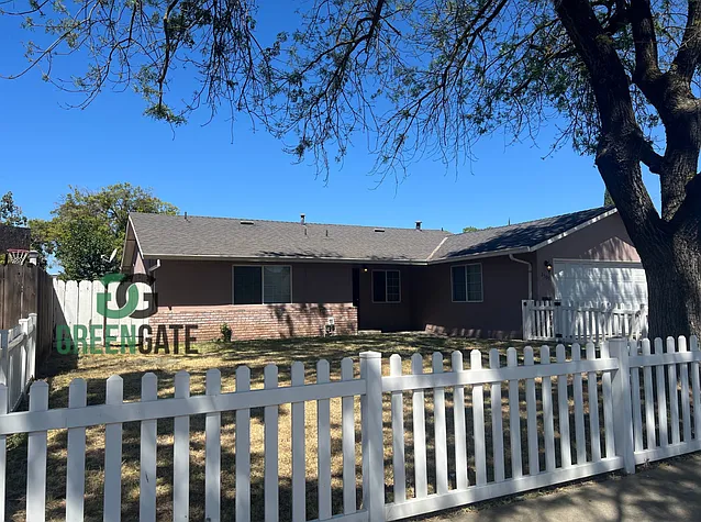 3 Bedroom 2 Bath Move In Ready In Modesto!! — Photo 2