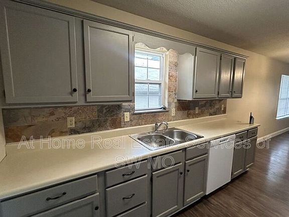 5th image of 3375 S Leawood Ave #A