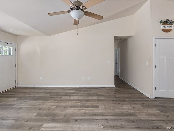 4th image of 615 Clover Hill Dr