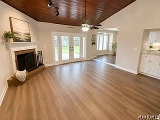 338 Daffodil Dr — Photo 3