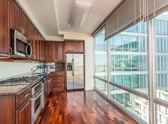 3rd image of 9715 Woods Dr #1811